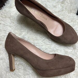 Stuart Weitzman Larsa suede pumps
